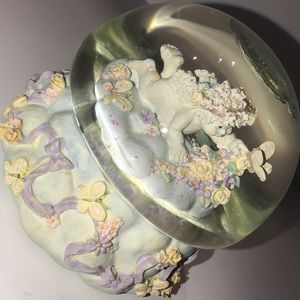 (Sold)Cherub music snow globe